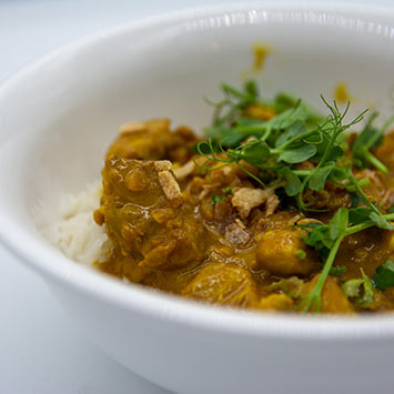 Chicken satay curry with rice (gf, df)