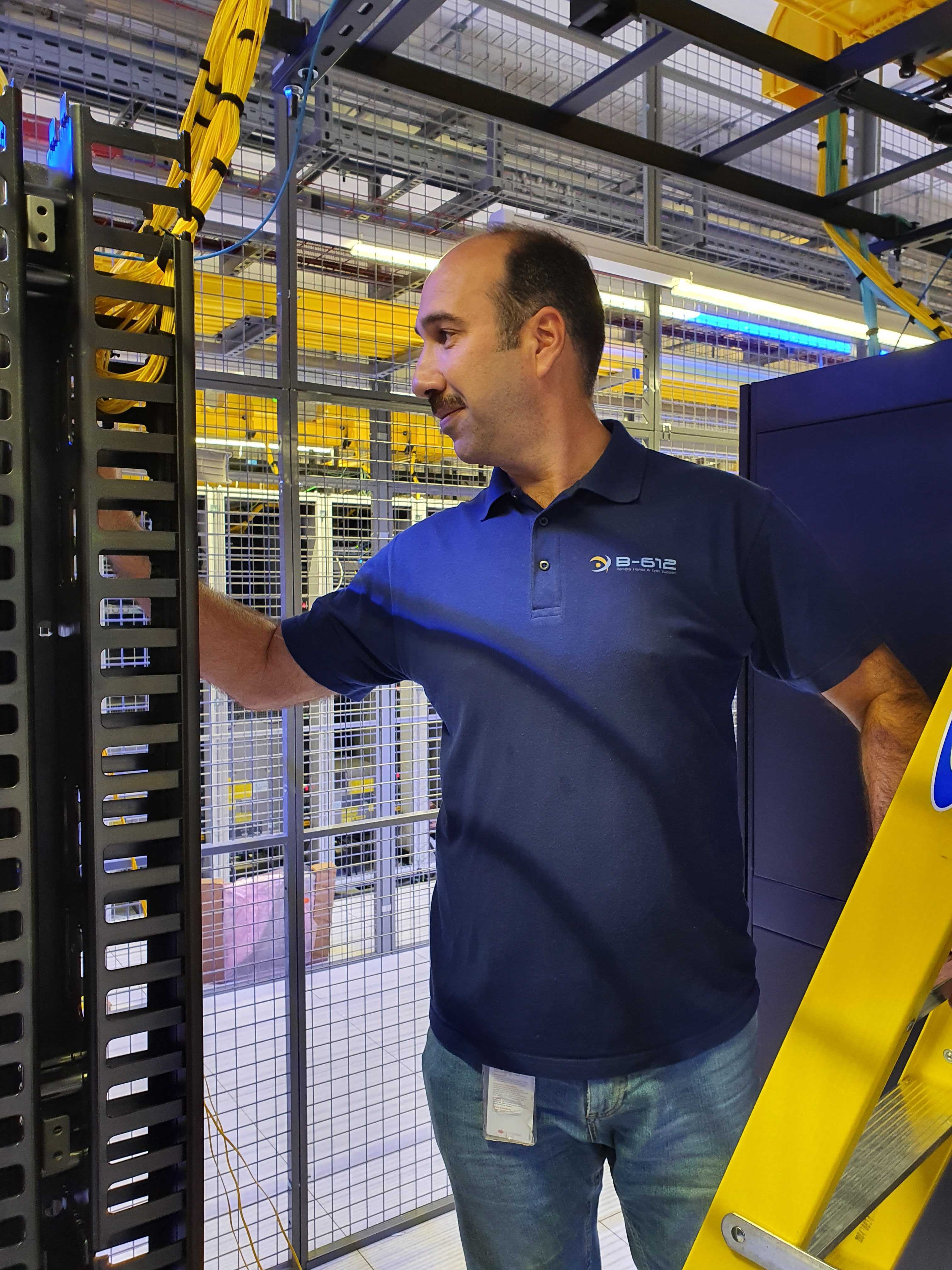 Smart Hands / Remote Hands Support in Data Centers