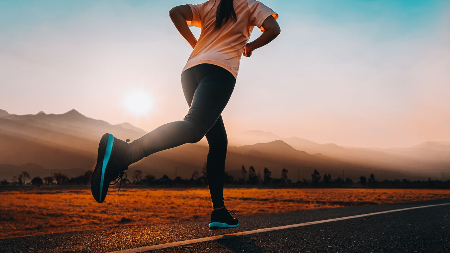 Whose is whose are. Who is more active. пешие прогулки на свежем воздухе. Who is more active. заниматься спортом.