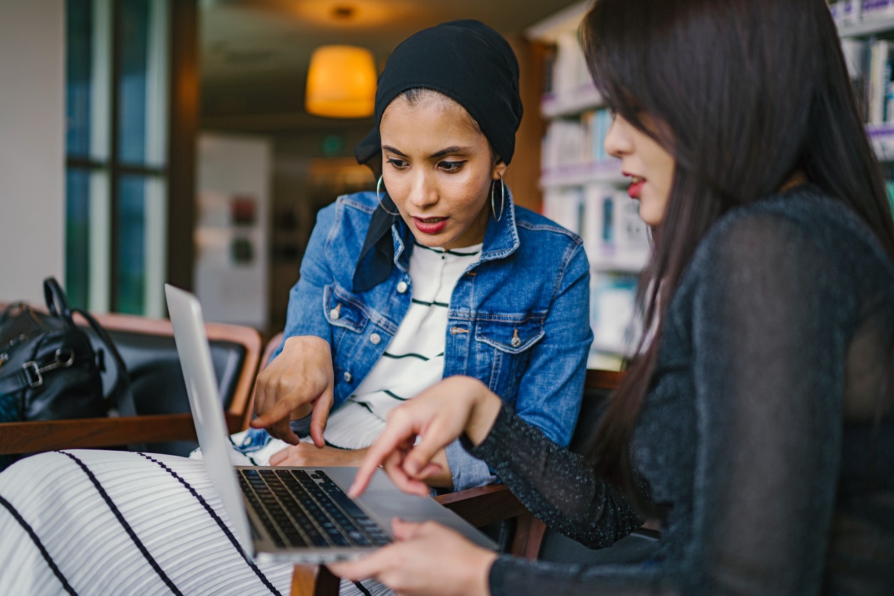 25 smart performance review questions for employee development