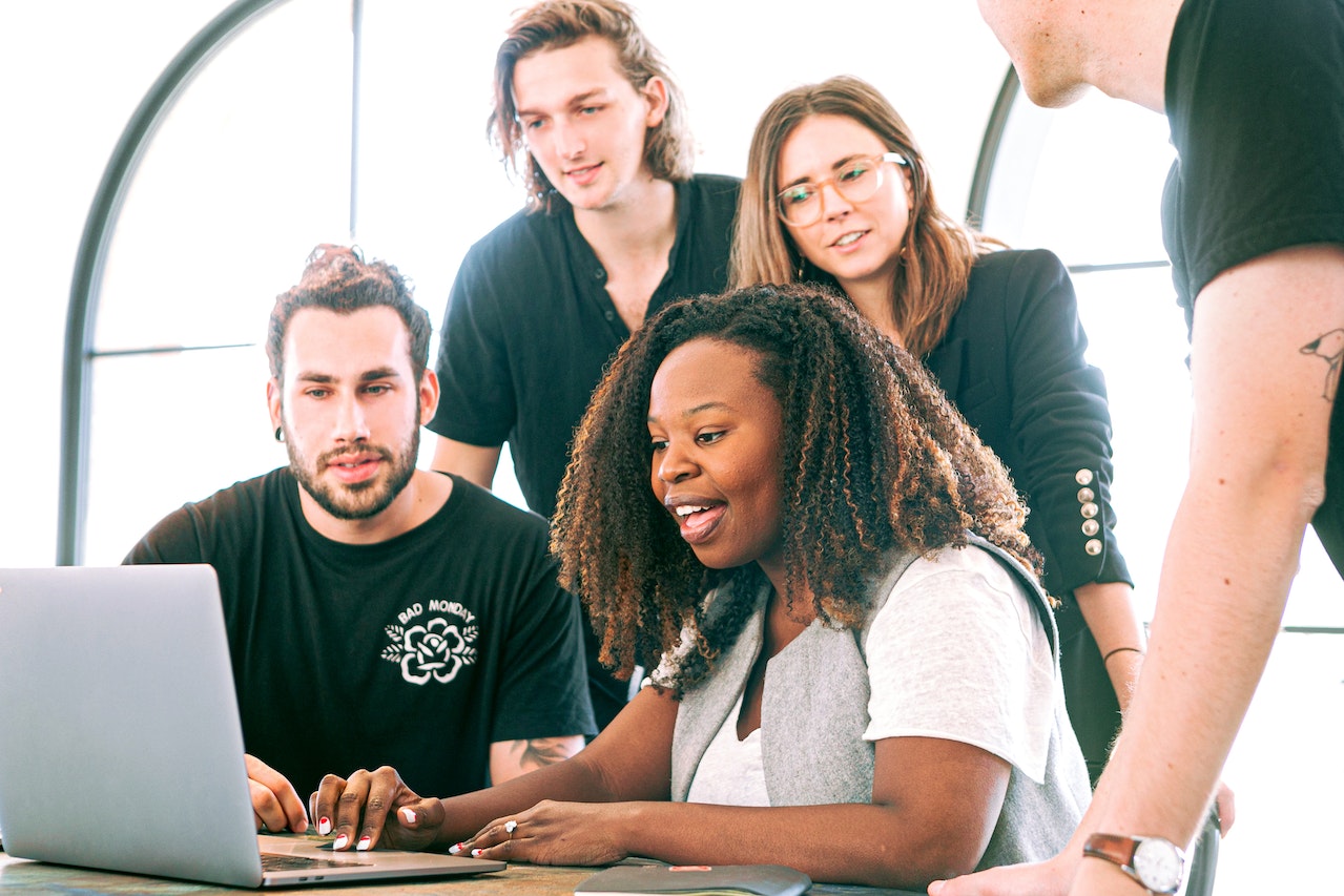 Guide to Measuring Employee Engagement ROI [with Calculator]