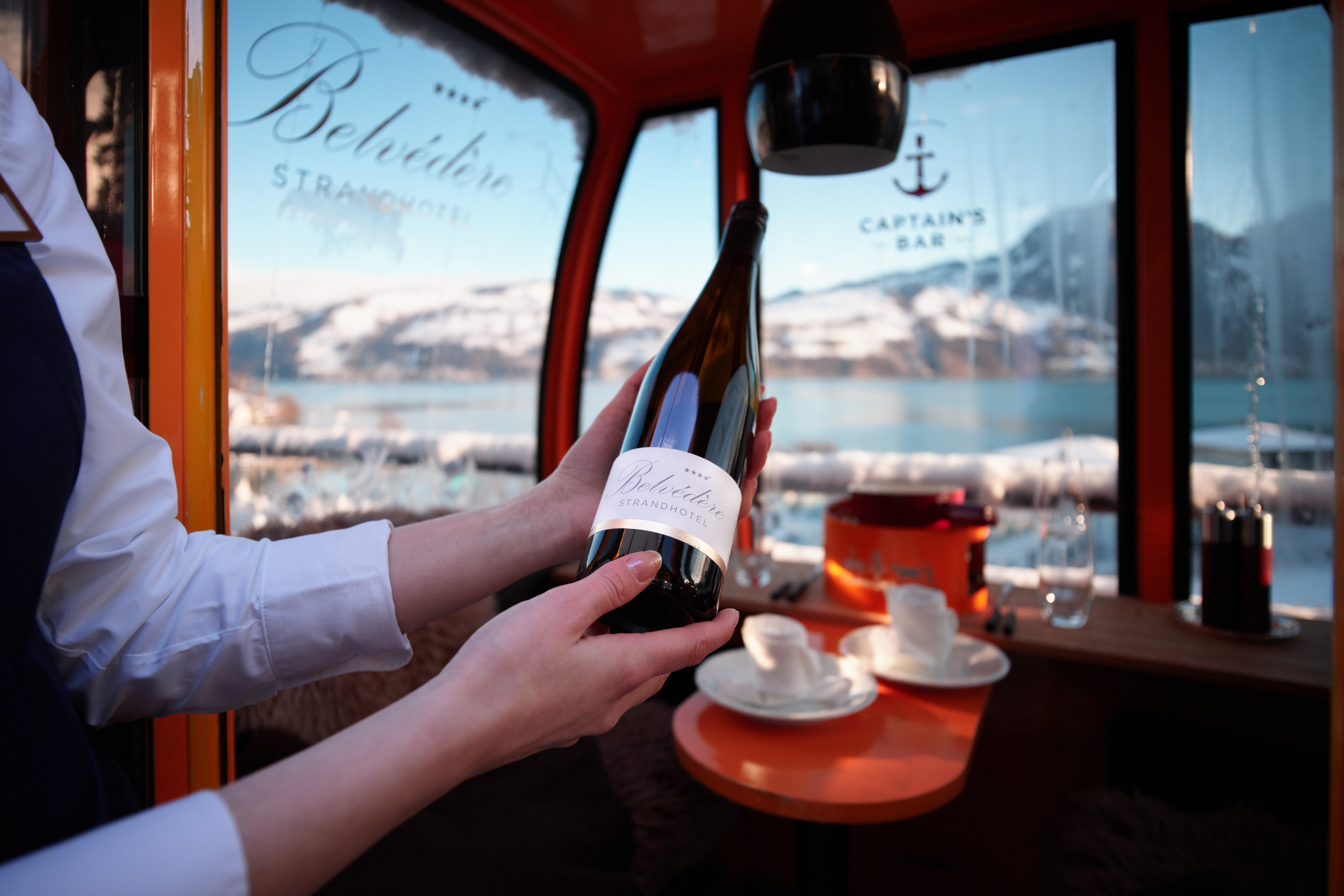 Terrasse Captain's Bar bei Sonnenuntergang