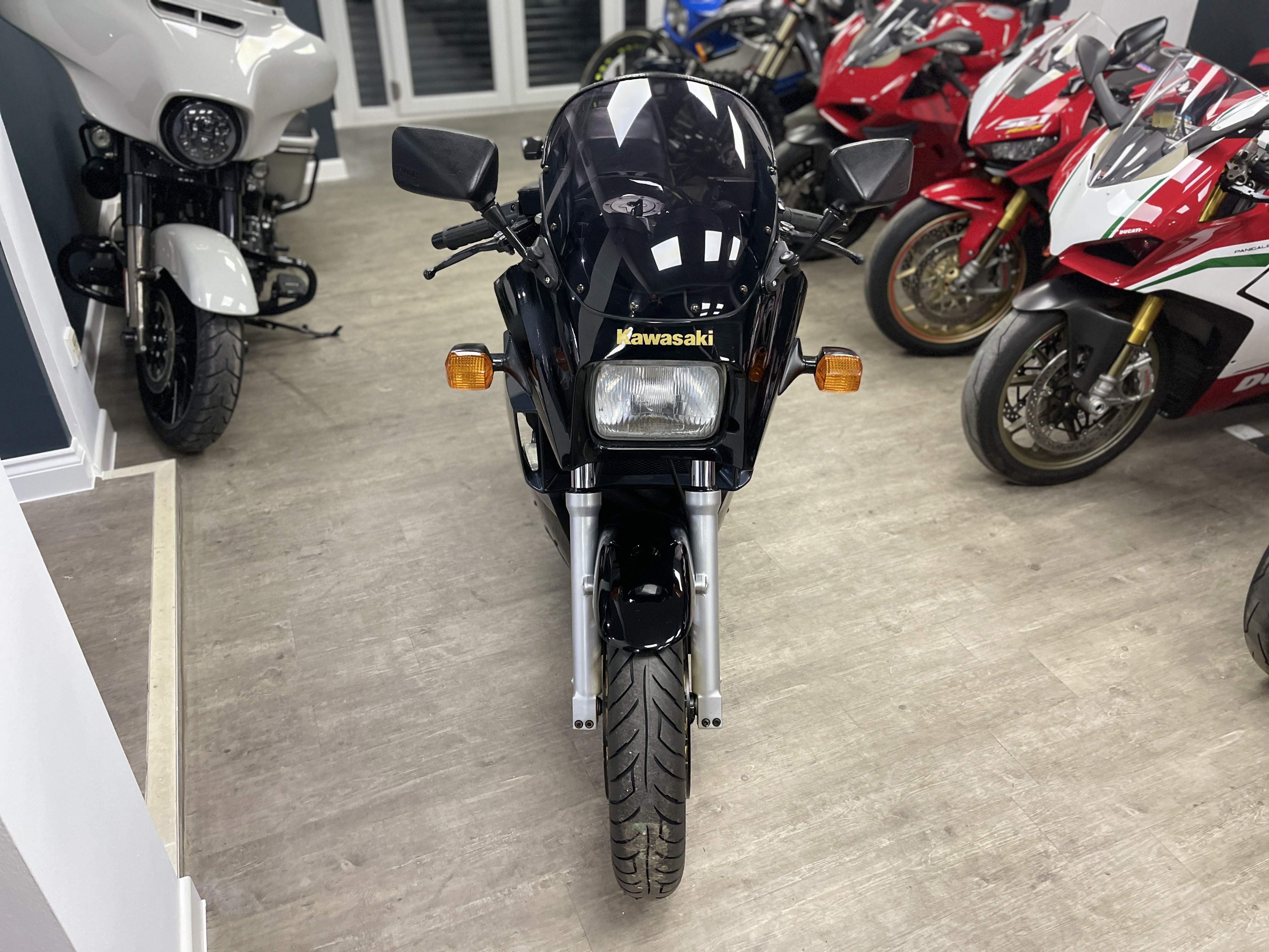 Kawasaki gpz900r 2020 best sale
