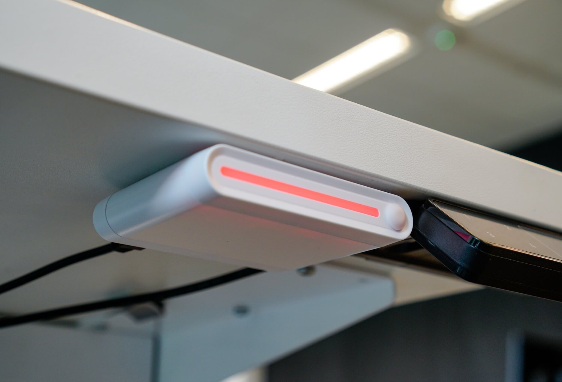 Mapiq sensor under desk