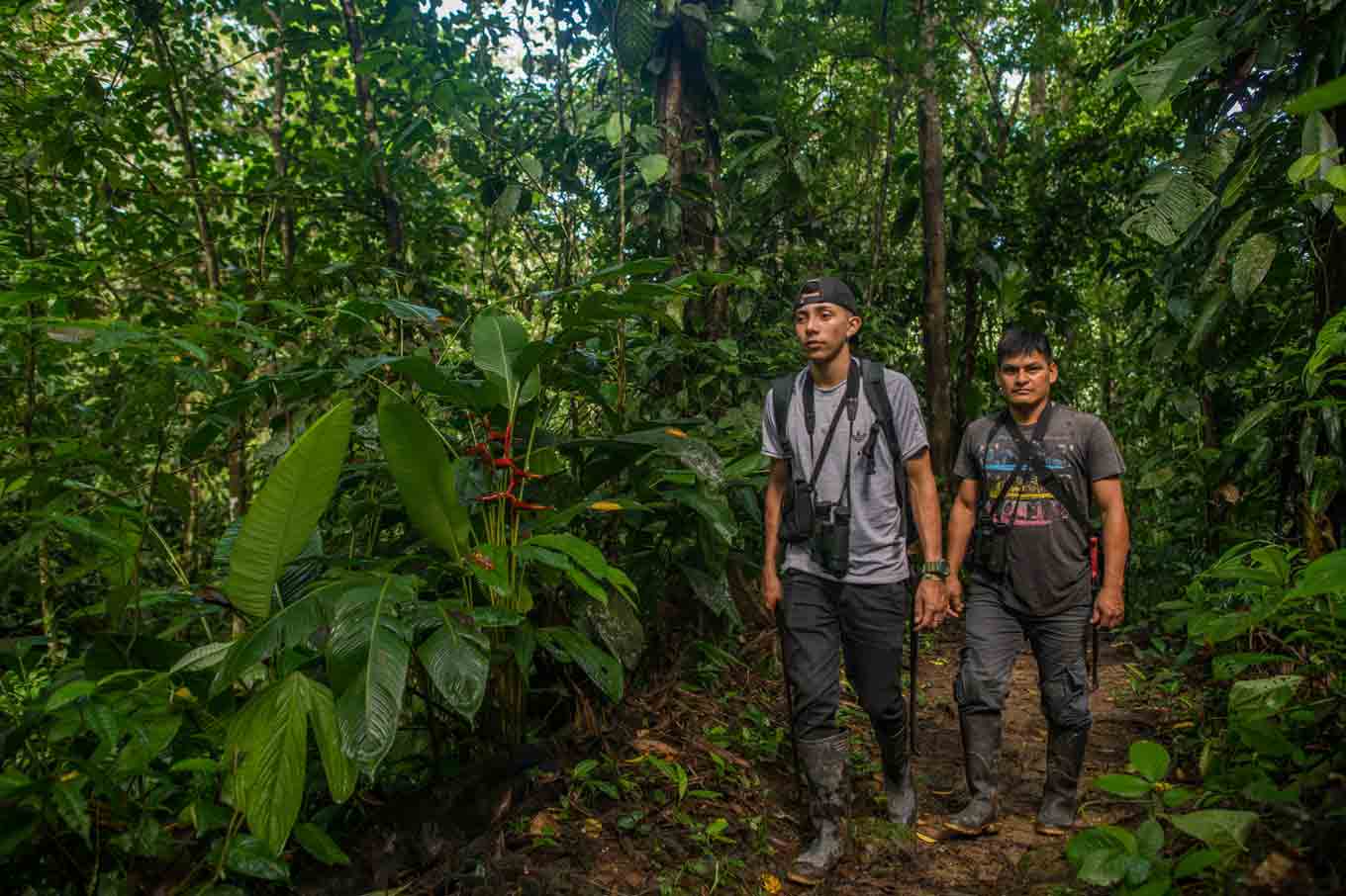 Park guards José Añapa and Bryan Tamayo in Canandé reserve