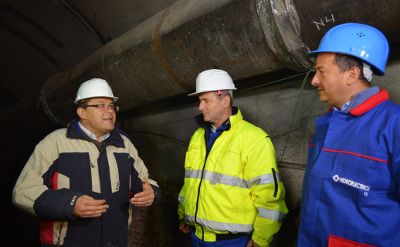Photograph of Hidroelectrica staff and contractors in the Surduc-Nehoiaşu headrace tunnel on the day of it