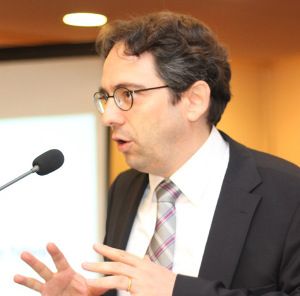 Photograph of Stefan Gsänger
