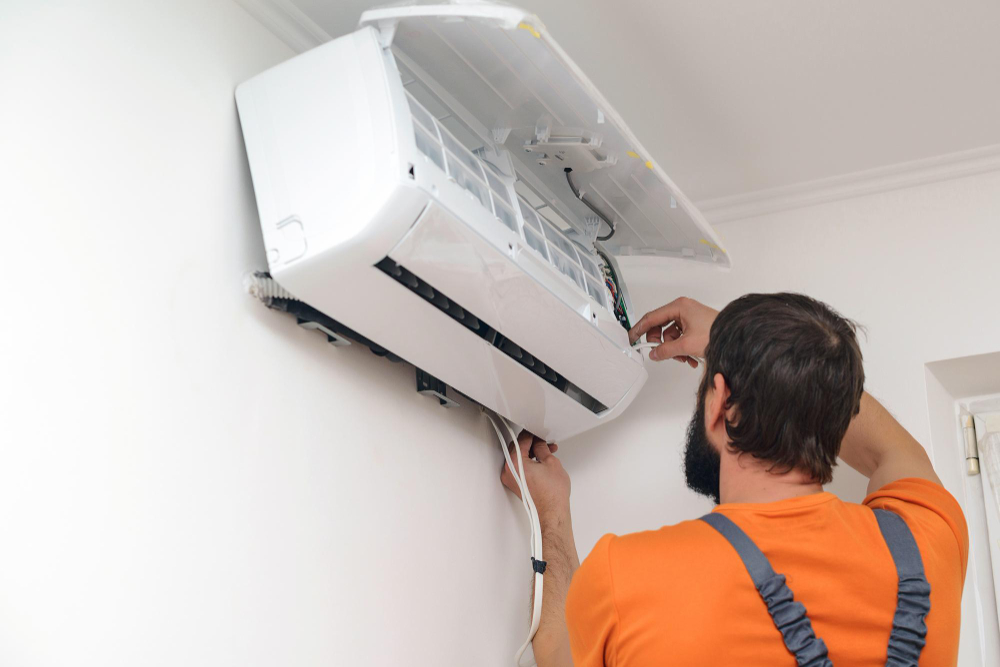 5 Signs of AC Refrigerant Leak and How to Fix Them