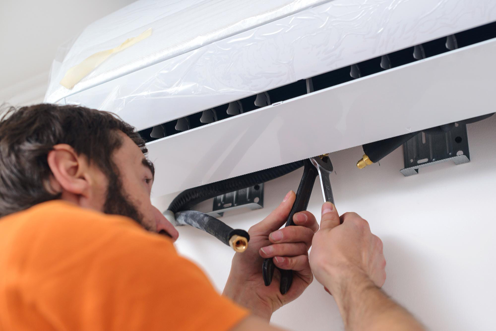 6 Signs Your AC Is Leaking Freon and Why It's Dangerous