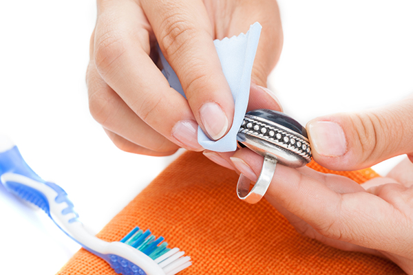 Polishing ring with soft polishing cloth