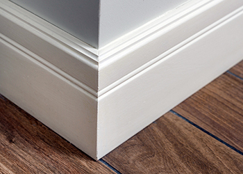 Corner wall with skirting boards