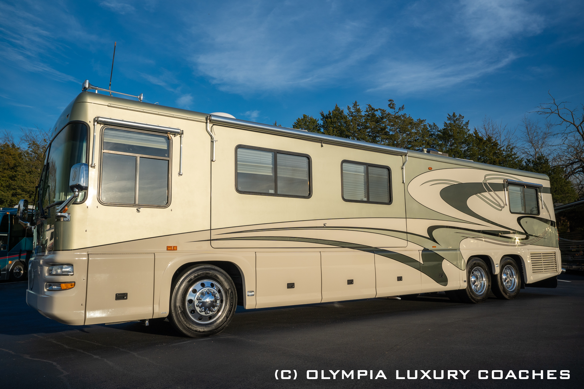 2003 Foretravel U320 4020 PBDS Olympia Luxury Coaches