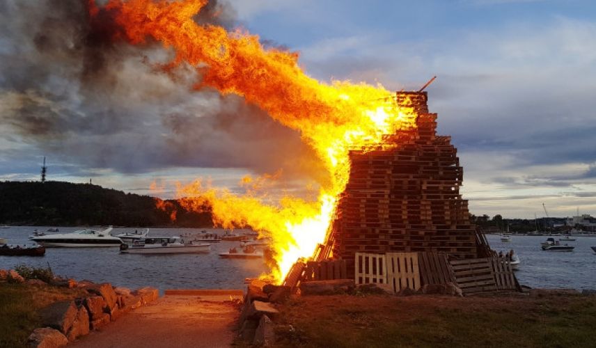 St. Hans på Sørlandet med ABBA-låter og Sankthansbål