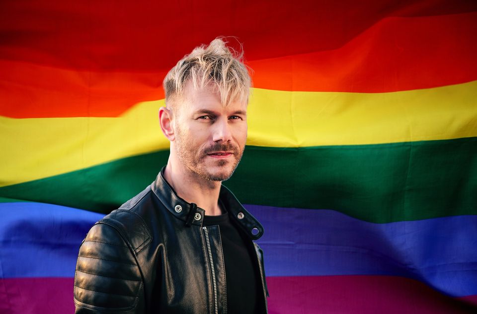 Pridecruise, konsert med Tom Hugo og havets delikatesser