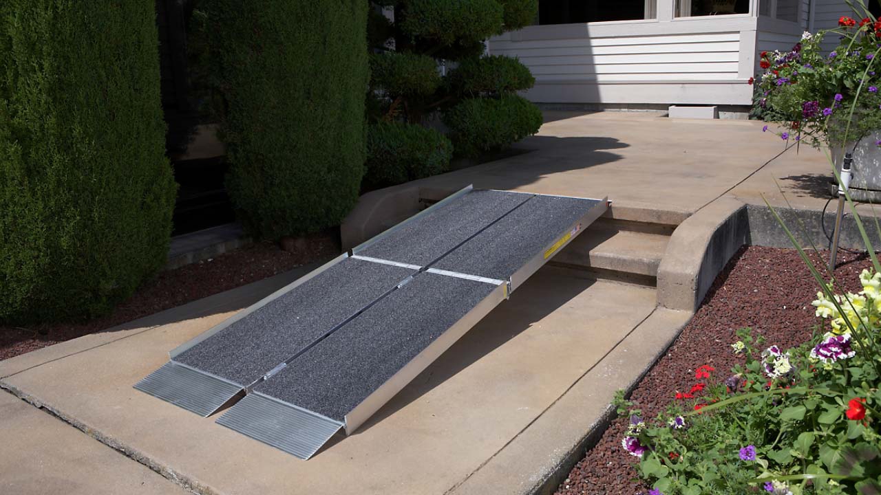 photo of the SUITCASE® TRIFOLD® AS Ramp in use