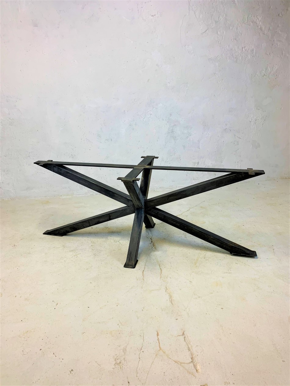 Pied de table de repas central