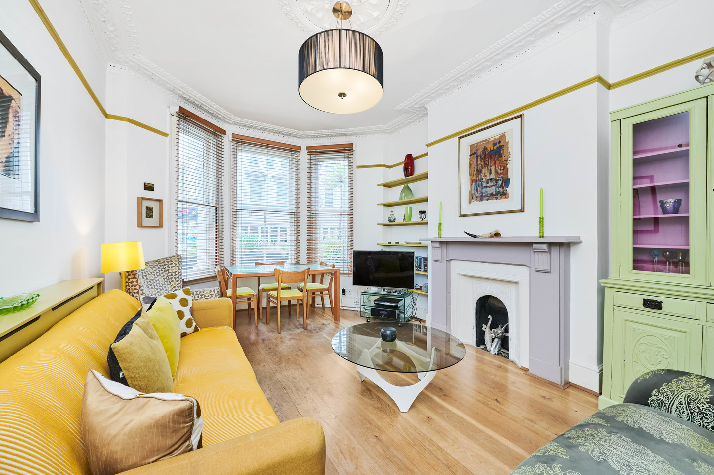 Moveli Sisters Avenue, SW11