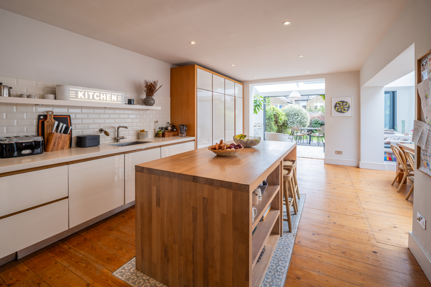 Moveli Creighton Road, NW6