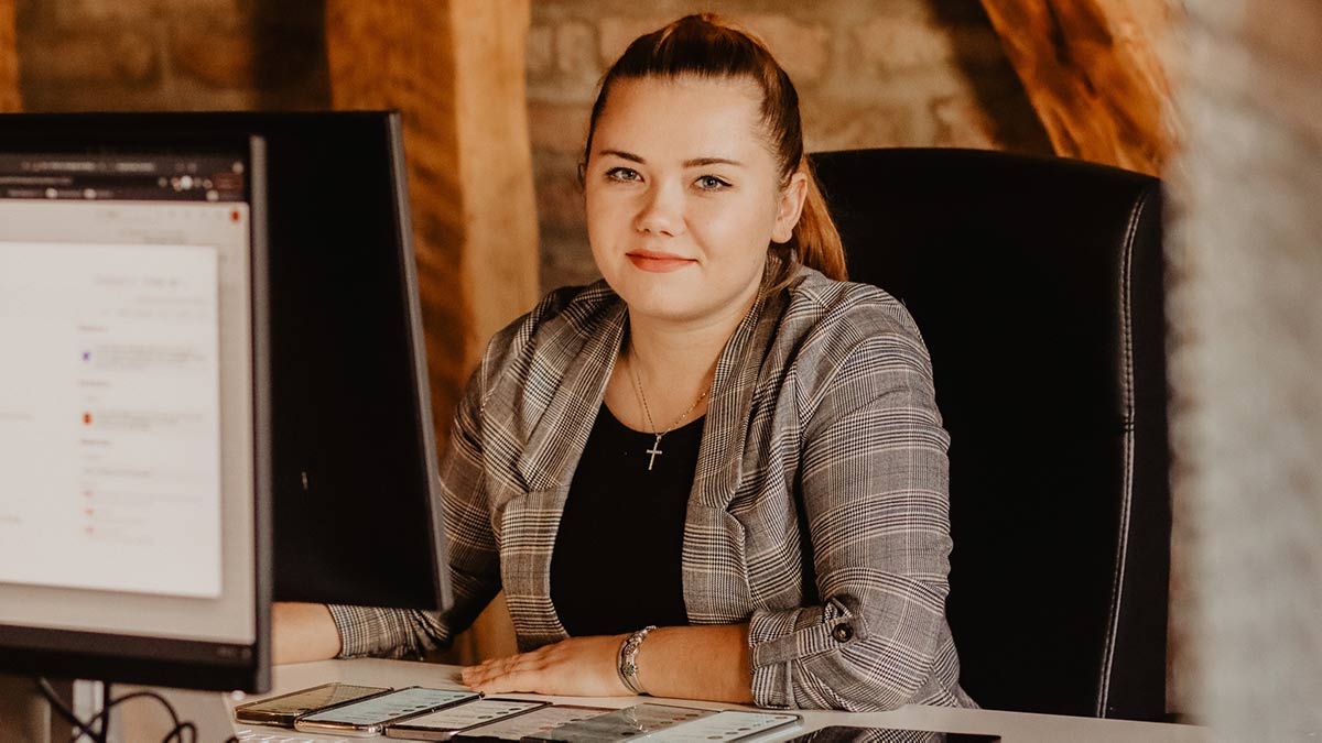 Picture of Katarina Đurđević sitting on her desk