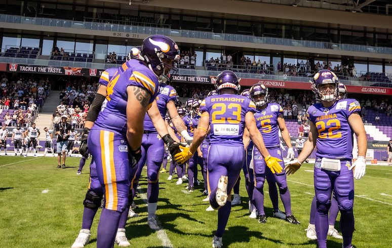 Vienna Vikings re-sign All-Star Benjamin Straight