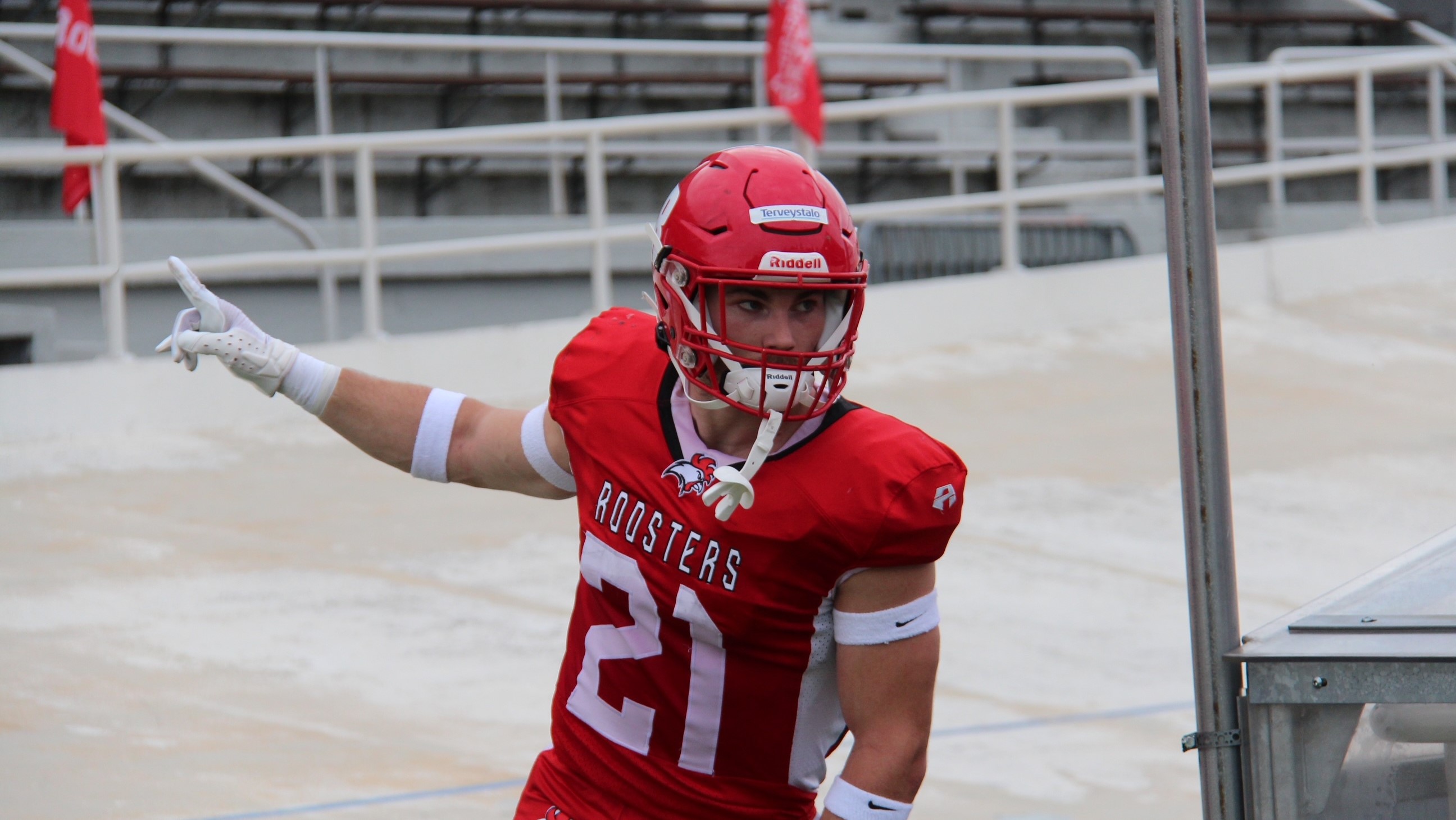 NFL-combine attendee Aymeric Nicault signs with Prague Lions