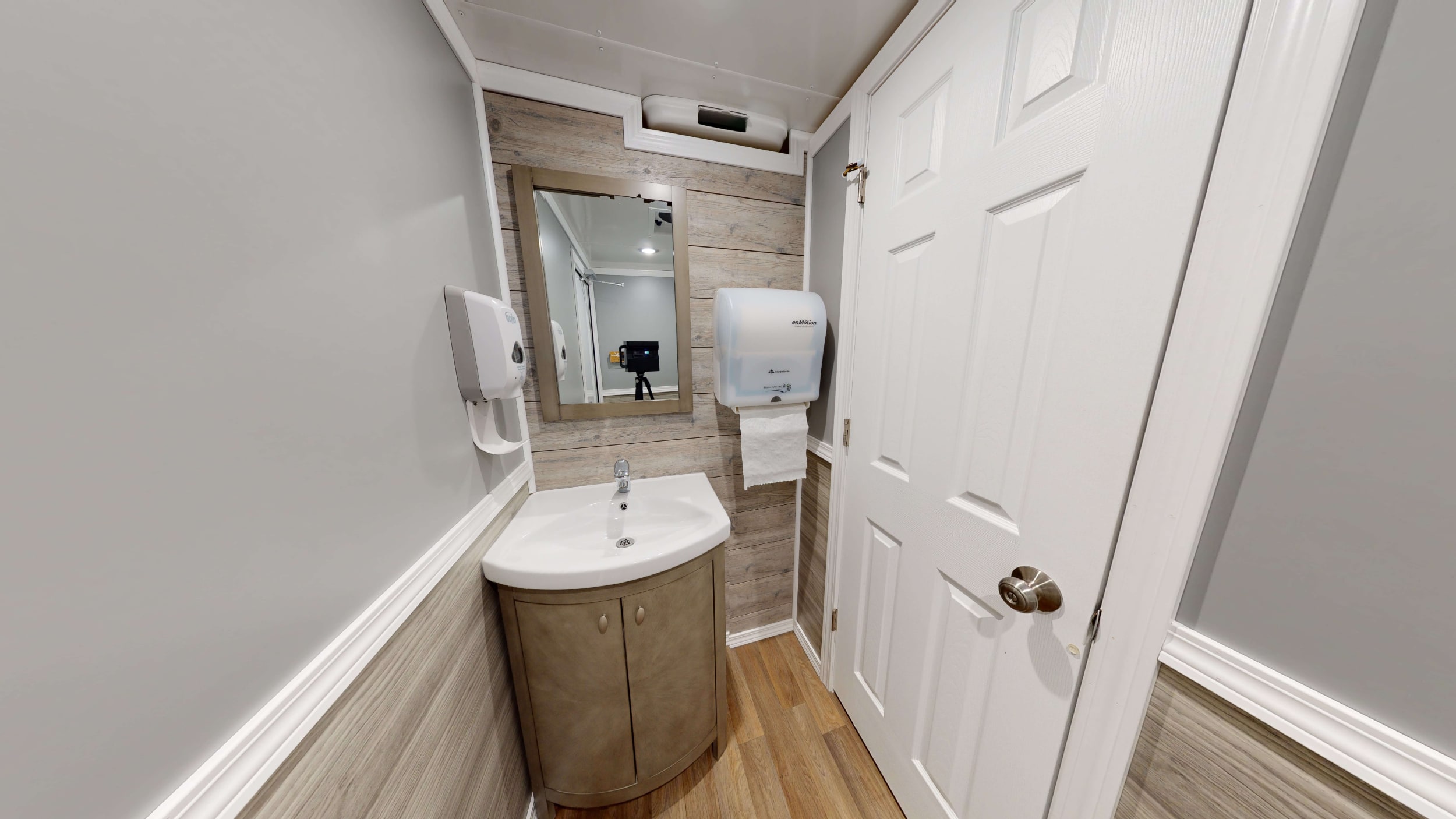 Tennessee Restroom Trailers Book Yours!