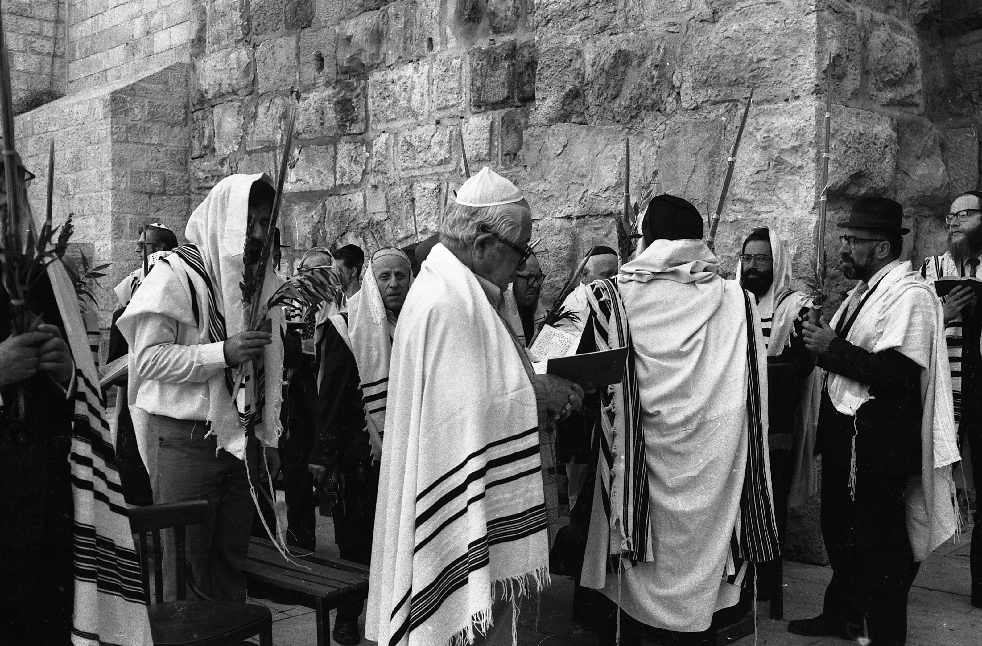 Praying on Sukkot, 1974 | The National Library of Israel for Educators