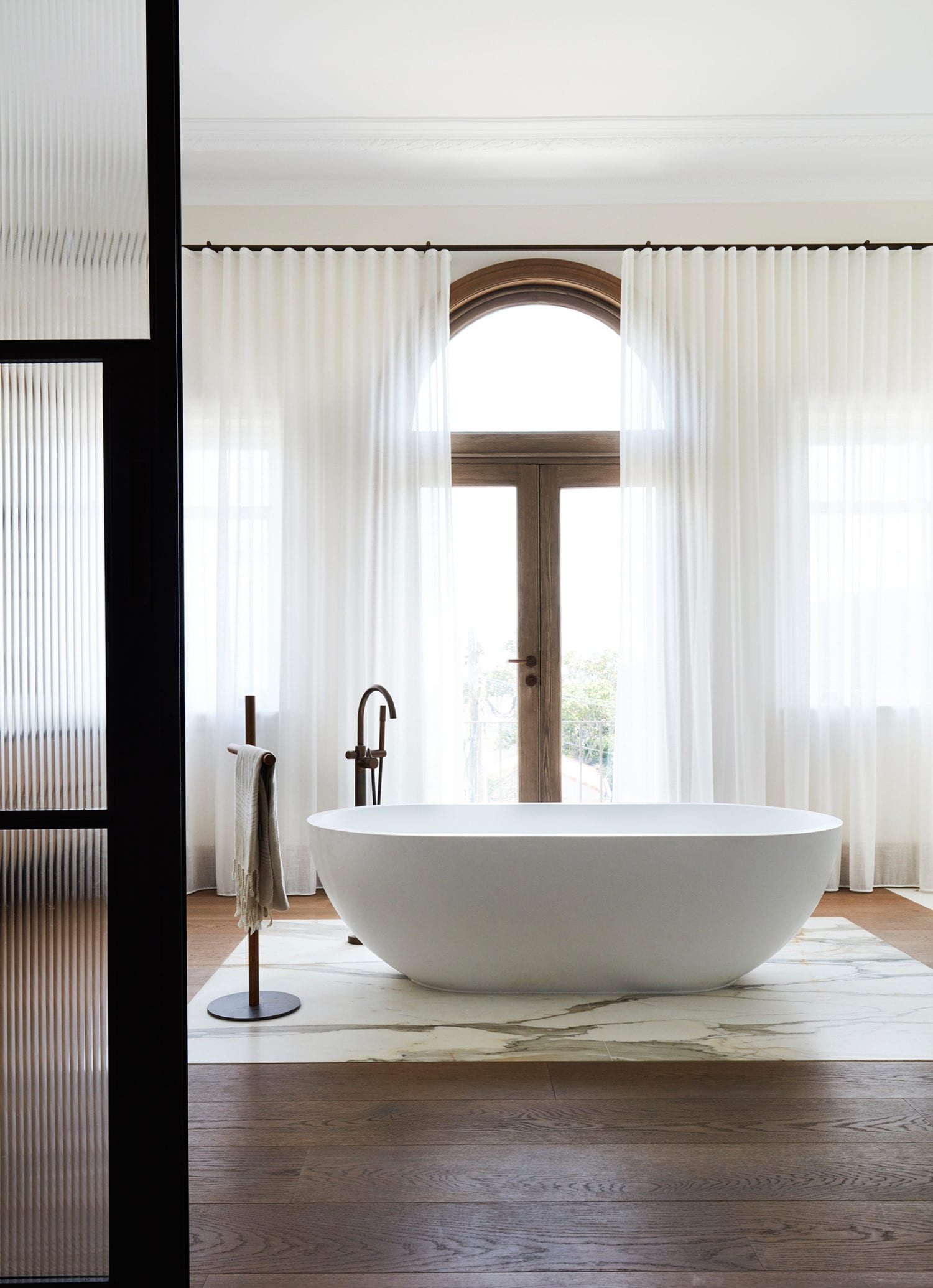 Camilla Freeman Topper House Bellevue Hill Marble and Timber Bathroom