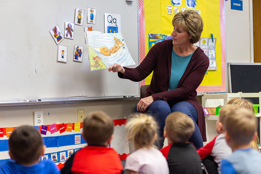 preschool teacher reading to students