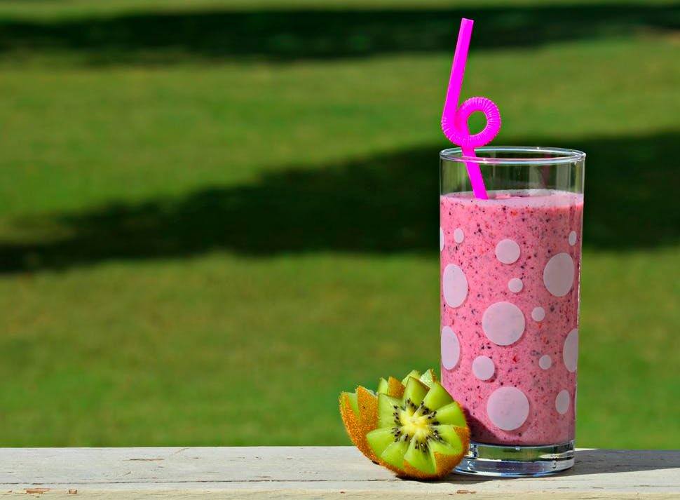 What's the Difference Between Meal Replacement Shakes and Protein