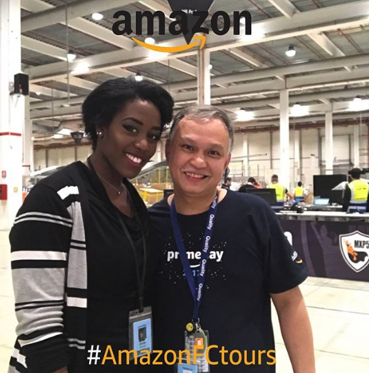 Amazon Tours Selfie Stand