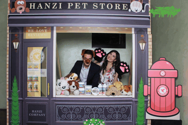 Hanzi Pet Store Photo Booth