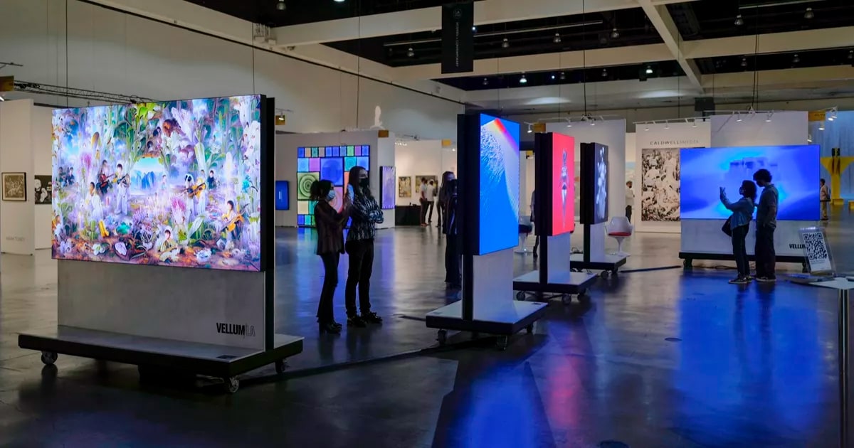 Incorporating Innovative Displays to Bridge Art & Digital Events