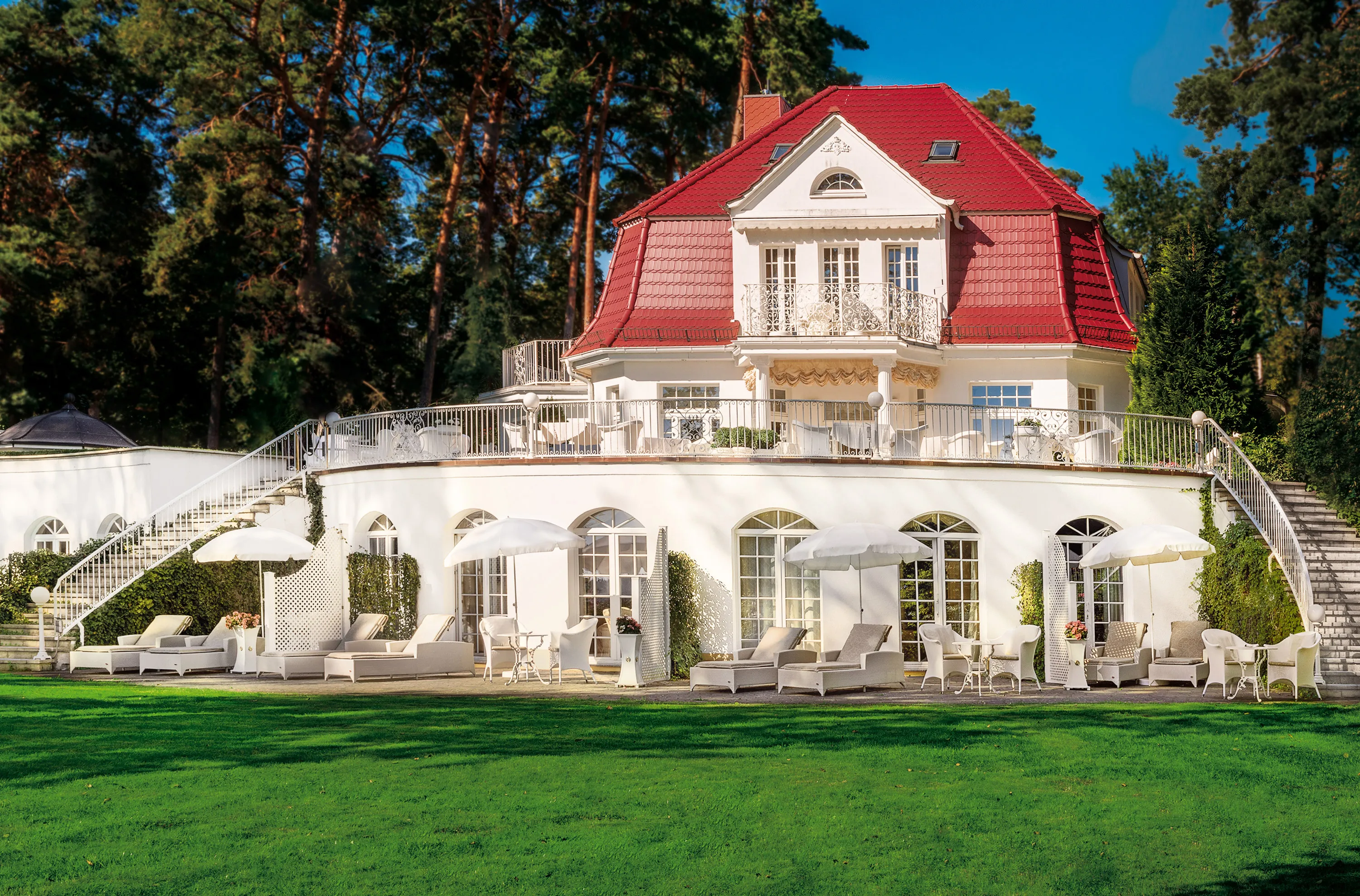 Außenansicht der Villa Contessa (5 Sterne Hotel, Luxus Spa Resort und Restaurant in Bad Saarow / Brandenburg)
