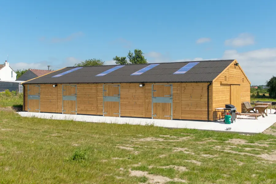 Stable Boxes American Barn With Eight Stable Boxes | Bespoke American Barns