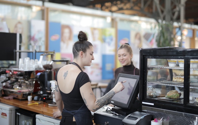 barista ringing up customer