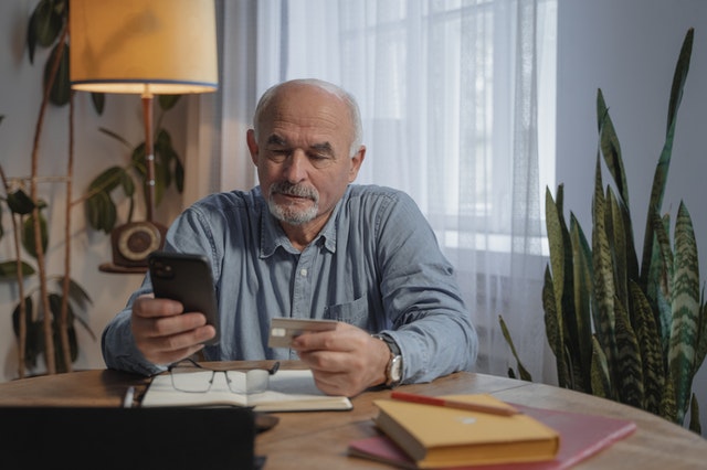 man shopping on e-commerce site on smartphone