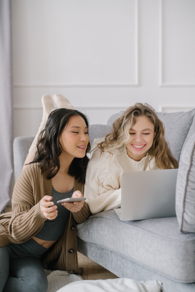two women shopping on laptop