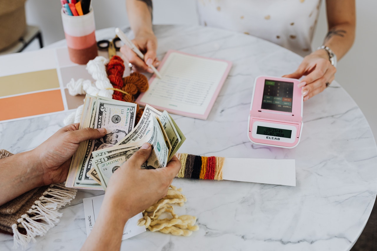 Customer paying in cash