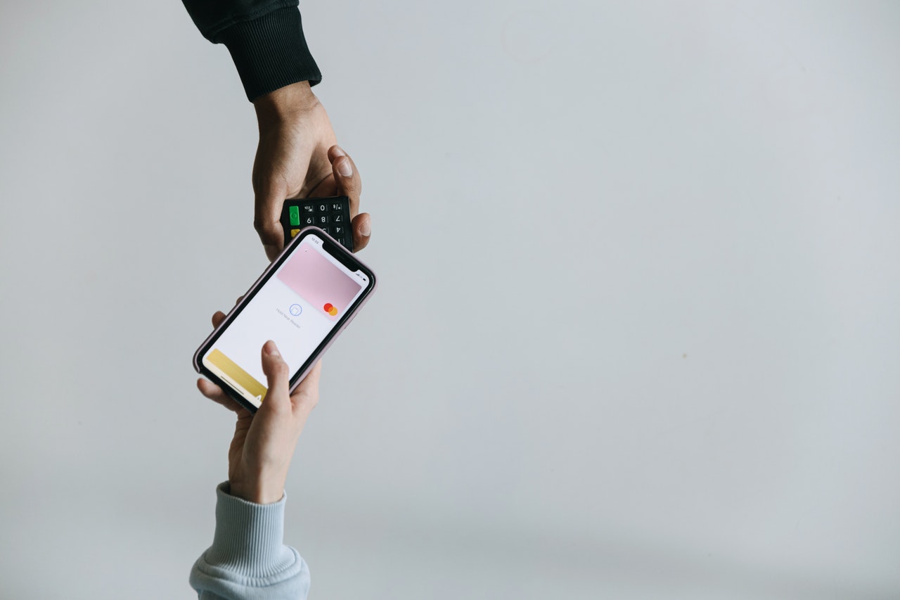Contactless payment using a smartphone