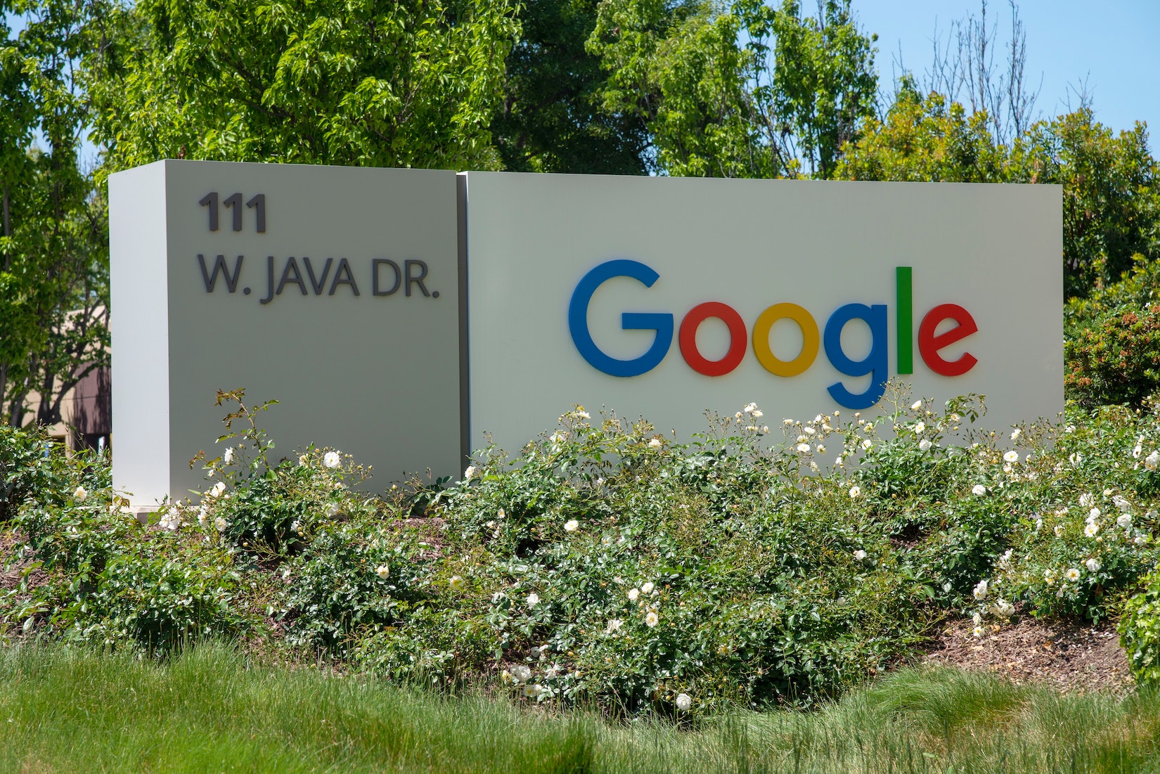 An image of Google sign from Google headquarter