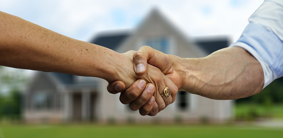 Does Jointly Titled Property Go Through Probate in Illinois?