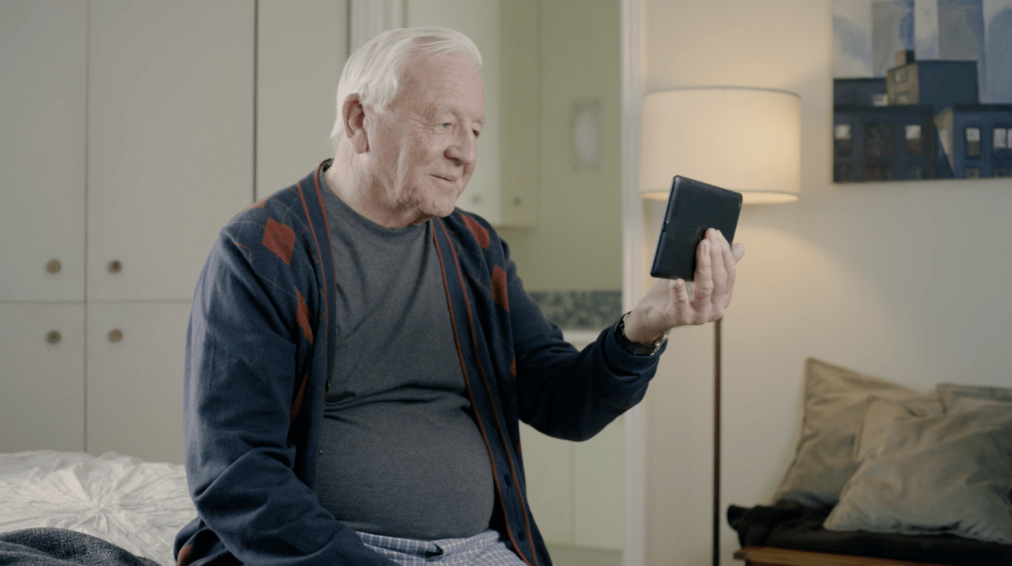 blog_grandpa_grandpad_videocalling_side.png