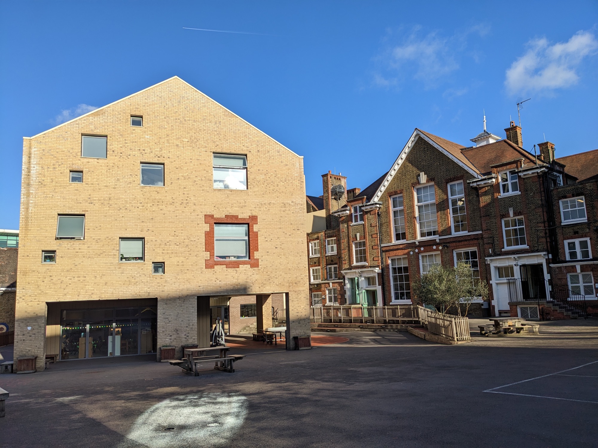 to Lyndhurst Primary School