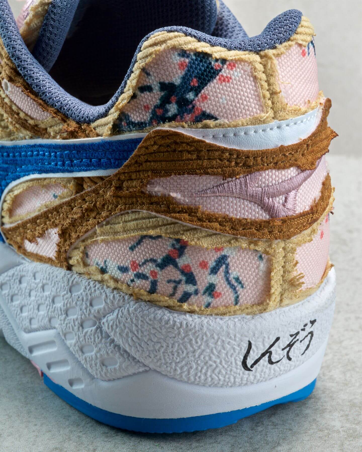 heel logo detail shinzo - Mizuno x Shinzo Paris - Contender - brown/blue - cherry blossom