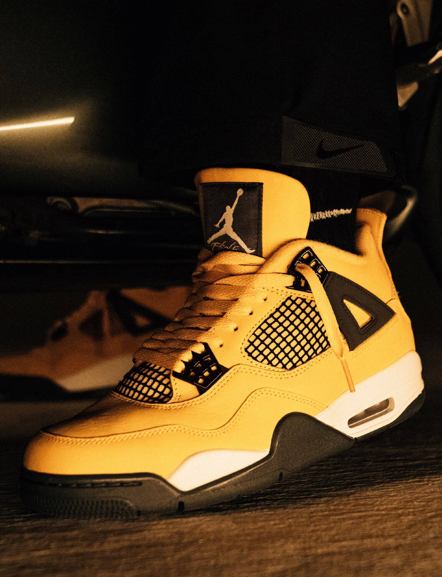 retro 11 legend blue on feet