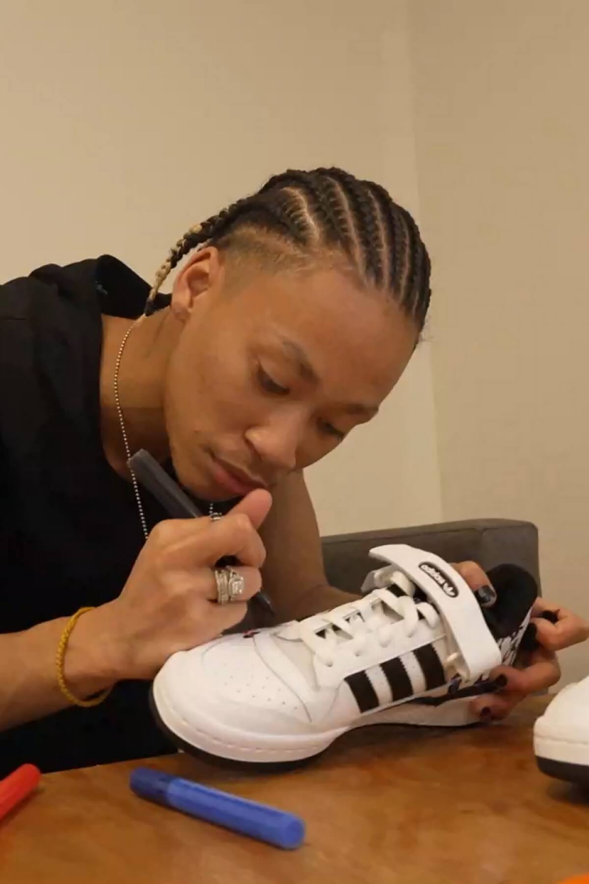 Nie Wieder Adidas Kulturelle Aneignung Vorwürfe Erschüttern Sneaker Welt - cwsxqgx