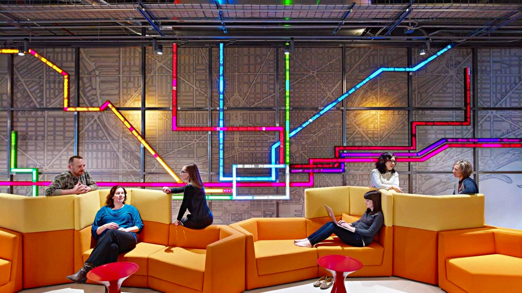 Awesome LED wall map in Motorola's Chicago office