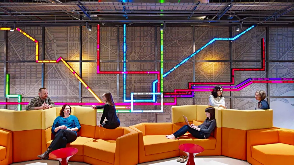 Awesome LED wall map in Motorola's Chicago office