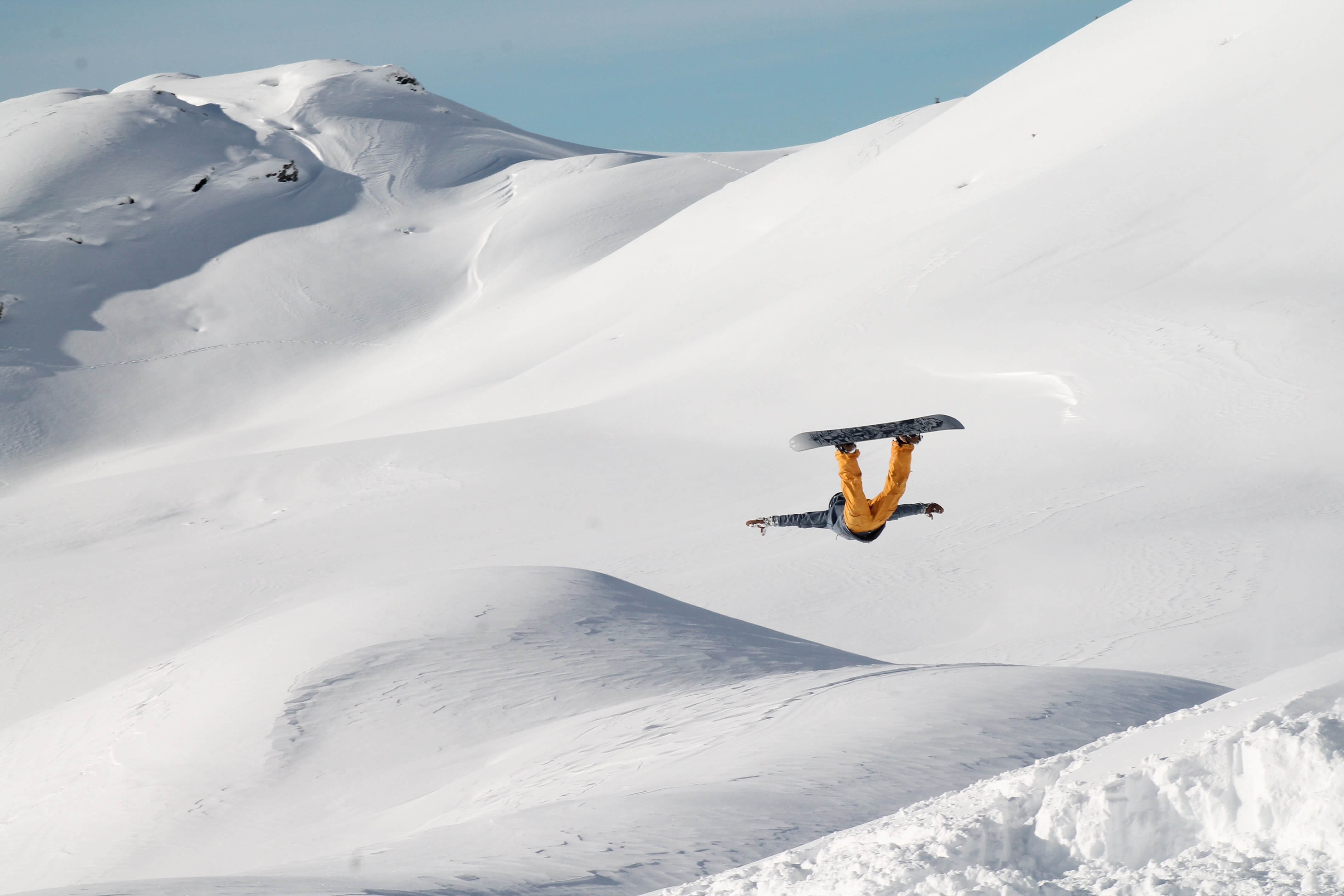 Snowboard in einem Stunt